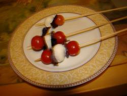 канапе закуска из помидоров черри и сыра