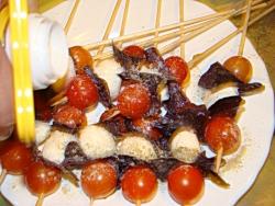 канапе закуска из помидоров черри и сыра