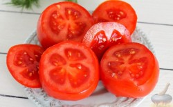 Закуска из помидоров Дед Мороз