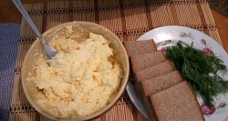 Намазка из плавленного сыра и яиц