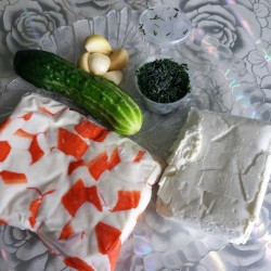 Паштет из творога с огурцами и крабовыми палочками - шаг 1