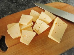 Закуска из запеченного лука с сыром