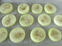 Закуска из запеченного лука с сыром