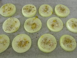 Закуска из запеченного лука с сыром