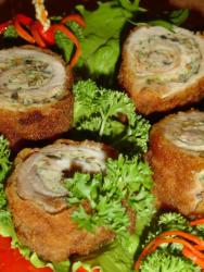 Рулет из грудинки свиной Пенечки