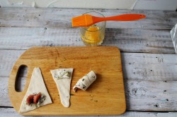 Слоеные рулетики с красной рыбой - шаг 3