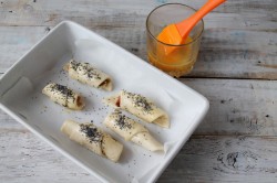 Слоеные рулетики с красной рыбой - шаг 5