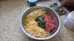 Лаваш колбаса сыр яйцо на сковороде