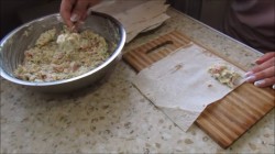 Лаваш колбаса сыр яйцо на сковороде