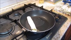 Лаваш колбаса сыр яйцо на сковороде