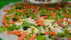 Закусочные рулеты с мясом курицы и рыбой