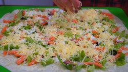 Закусочные рулеты с мясом курицы и рыбой