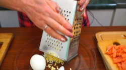 Закусочные рулеты с мясом курицы и рыбой