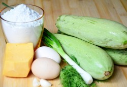 Закусочный пирог с помидорами сыром и кабачками