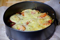 Закусочный пирог с помидорами сыром и кабачками