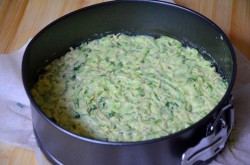 Закусочный пирог с помидорами сыром и кабачками