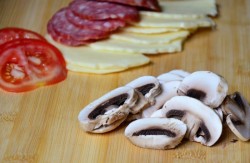 Закусочный пирог с помидорами сыром и кабачками