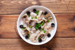 Заливное без желатина из судака - шаг 7 Заливное без желатина из судака - шаг 7