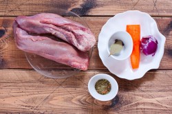 Заливное из свиного языка