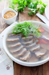 Заливное из свиного языка