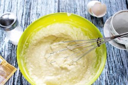 название картинки Заливное тесто на майонезе и кефире