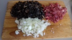 Заливной кефирный пирог с мясом и грибами