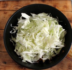 Заливной пирог на майонезе с капустой