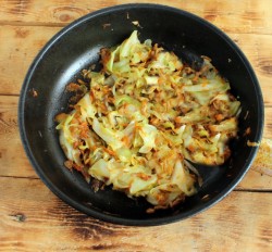 Заливной пирог на майонезе с капустой