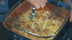 название картинки Заливной пирог с капустой и шампиньонами на сметане