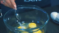название картинки Заливной пирог с капустой и шампиньонами на сметане