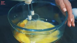 название картинки Заливной пирог с капустой и шампиньонами на сметане