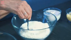 название картинки Заливной пирог с капустой и шампиньонами на сметане