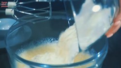 название картинки Заливной пирог с капустой и шампиньонами на сметане
