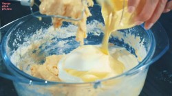 название картинки Заливной пирог с капустой и шампиньонами на сметане