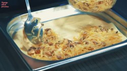 название картинки Заливной пирог с капустой и шампиньонами на сметане