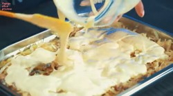 название картинки Заливной пирог с капустой и шампиньонами на сметане