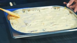 название картинки Заливной пирог с капустой и шампиньонами на сметане