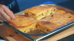 название картинки Заливной пирог с капустой и шампиньонами на сметане