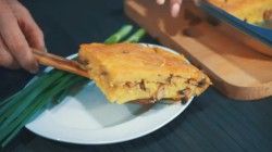 название картинки Заливной пирог с капустой и шампиньонами на сметане