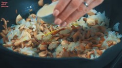 название картинки Заливной пирог с капустой и шампиньонами на сметане