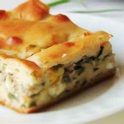 Рыбный заливной пирог с горбушей консервированной на кефире