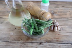 название картинки Замороженная стручковая фасоль на сковороде