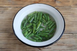 название картинки Замороженная стручковая фасоль на сковороде