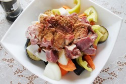 название картинки Мясо с овощами в рукаве