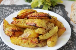 Картофель дольками запеченный в духовке