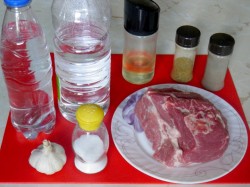Запеченная свиная шейка в маринаде на минералке в духовке - шаг 1