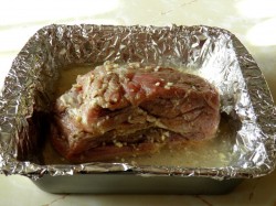 Запеченная свиная шейка в маринаде на минералке в духовке - шаг 7