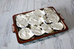 Свинина с баклажанами в духовке - шаг 8