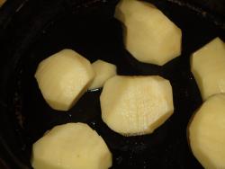 Картошка гармошка с зеленью и чесноком новогодняя