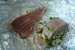 Тунец с грибами в сметане в духовке